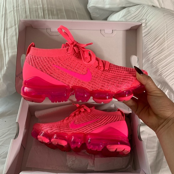 ✨RARE✨ Nike Women’s Vapormax in Triple Pink - Picture 2 of 7